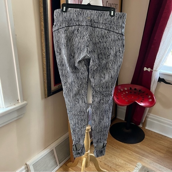 NEW BALANCE White and Black Zebra Women’s Studio Yoga Pant Tights Size Large - Picture 2 of 11